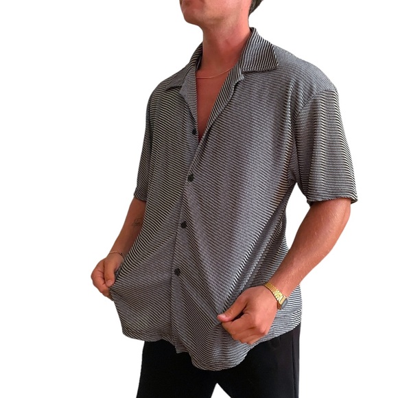 Soft and lightweight Button Down - Picture 3 of 7